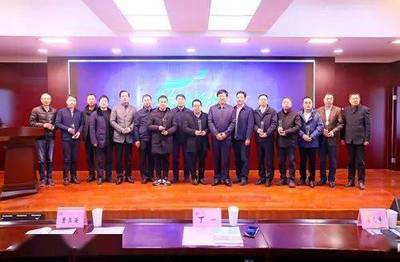 完美获“扬州市企业绿色发展优秀案例”奖杯